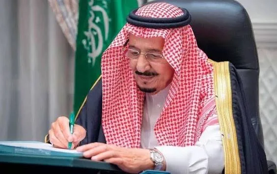 بتوجيه خادم الحرمين الشريفين 500 ريال شهريًا للموظفين والمتقاعدين وأسر الضمان